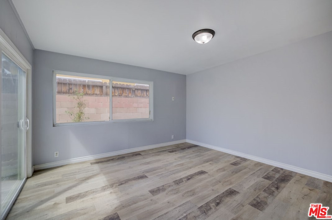 9445 Amboy Ave, Los Angeles CA  91331-4229 exterior