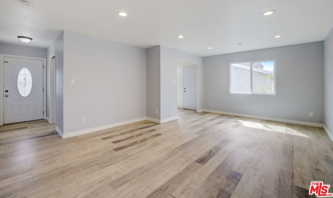 9445 Amboy Ave, Los Angeles CA  91331-4229 exterior