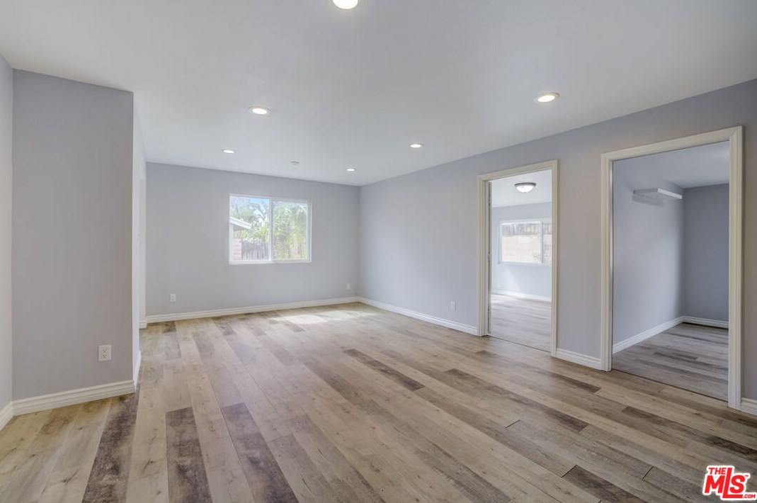 9445 Amboy Ave, Los Angeles CA  91331-4229 exterior