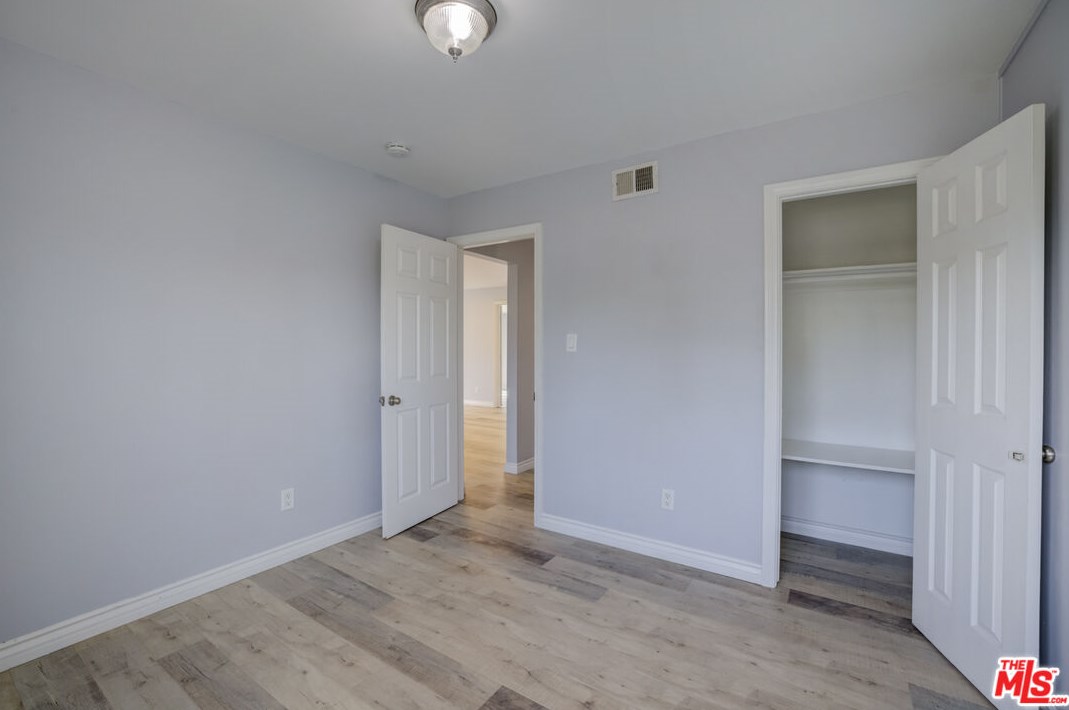 9445 Amboy Ave, Los Angeles CA  91331-4229 exterior