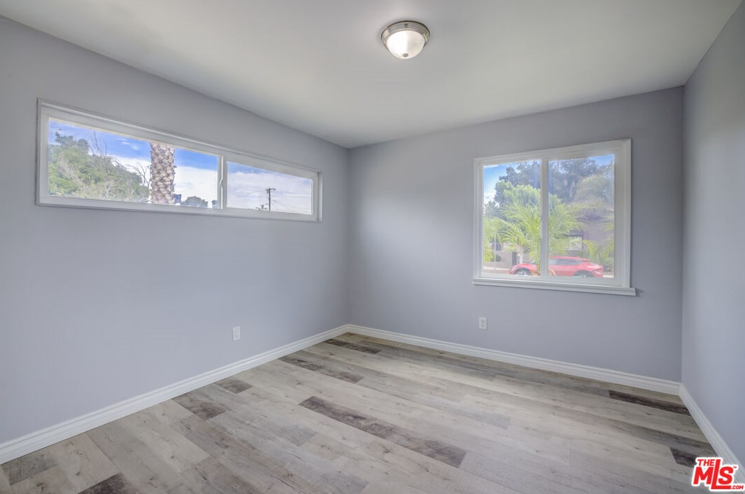 9445 Amboy Ave, Los Angeles CA  91331-4229 exterior