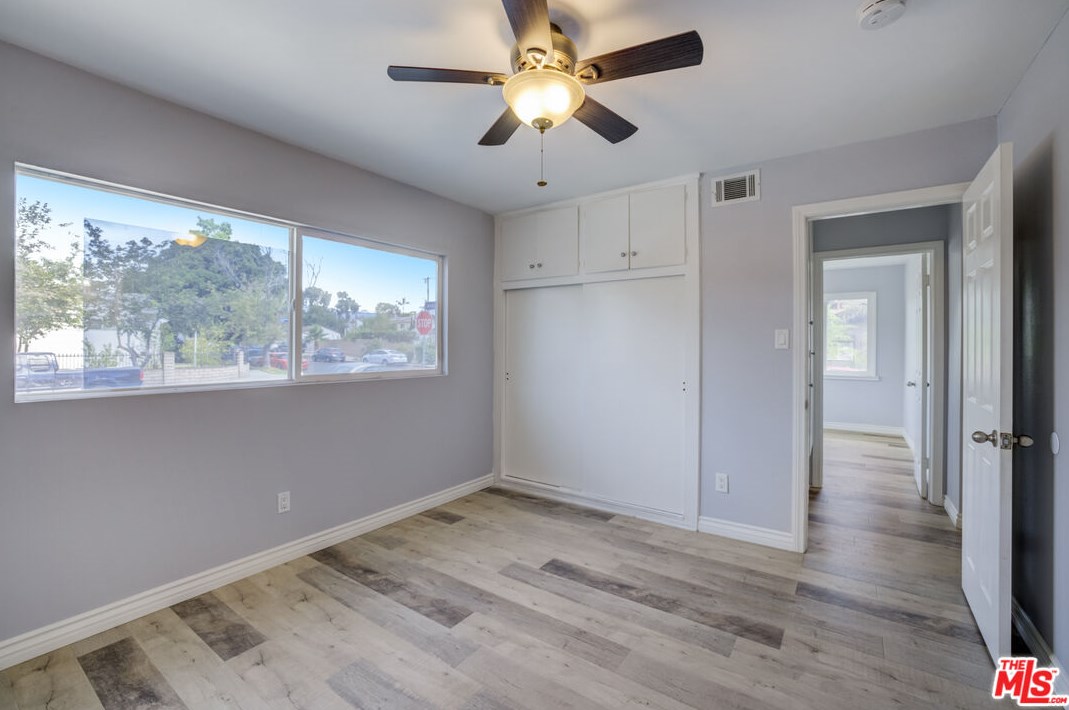 9445 Amboy Ave, Los Angeles CA  91331-4229 exterior