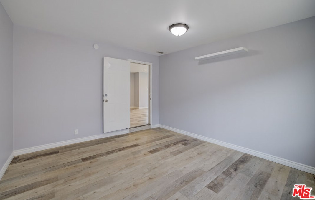 9445 Amboy Ave, Los Angeles CA  91331-4229 exterior