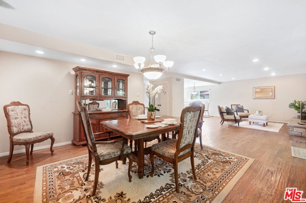 1527 Vly High Ave, Thousand Oaks CA 91362-1908 exterior