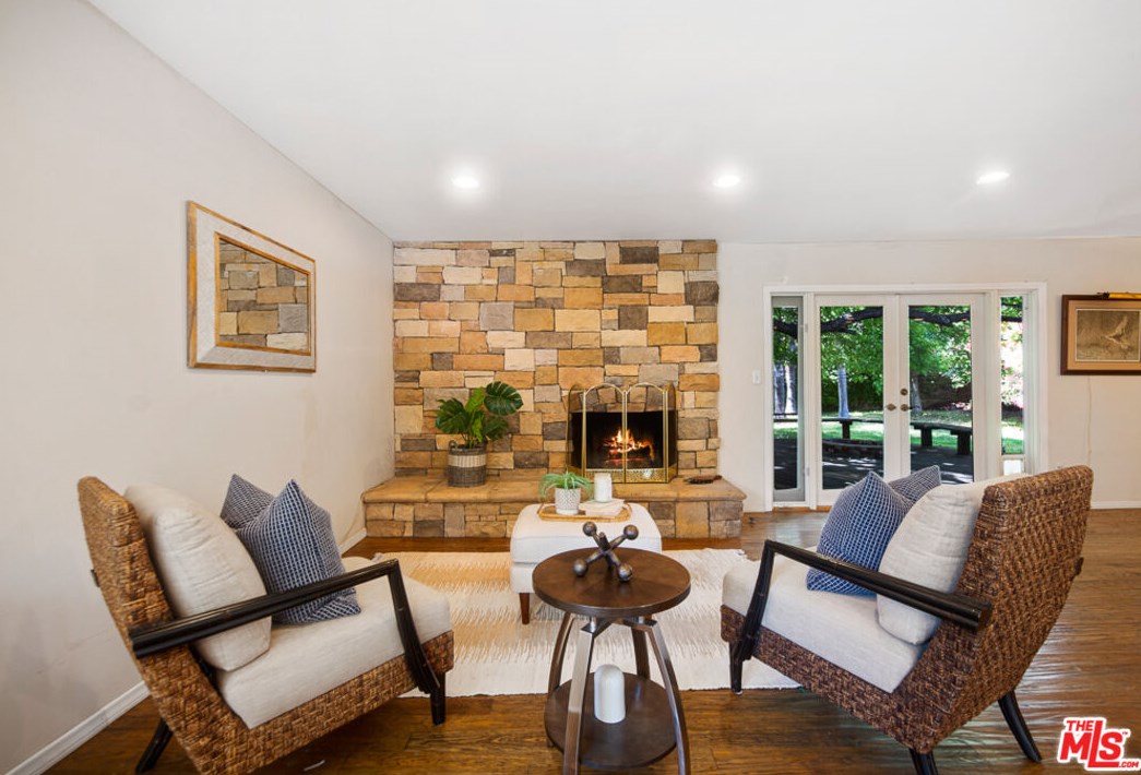 1527 Vly High Ave, Thousand Oaks CA 91362-1908 exterior