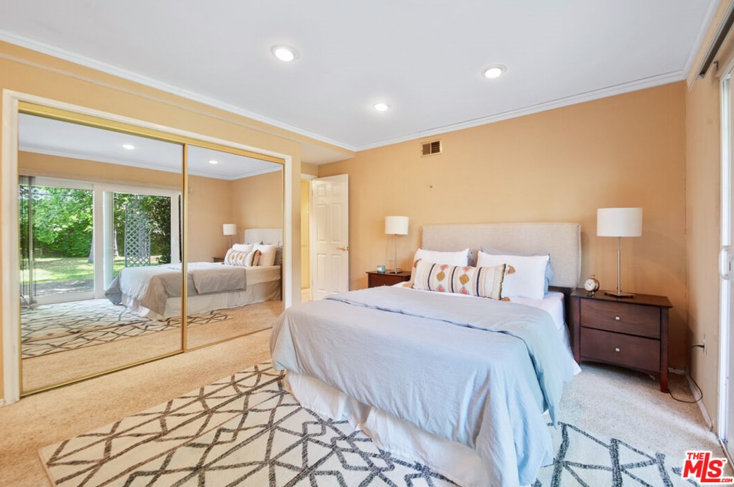 1527 Vly High Ave, Thousand Oaks CA 91362-1908 exterior