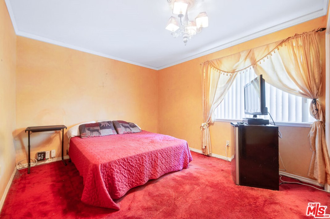 1527 Vly High Ave, Thousand Oaks CA 91362-1908 exterior