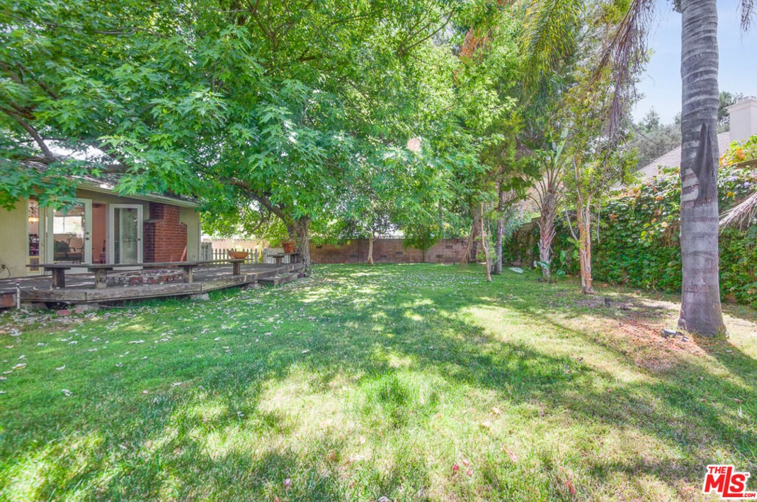 1527 Vly High Ave, Thousand Oaks CA 91362-1908 exterior