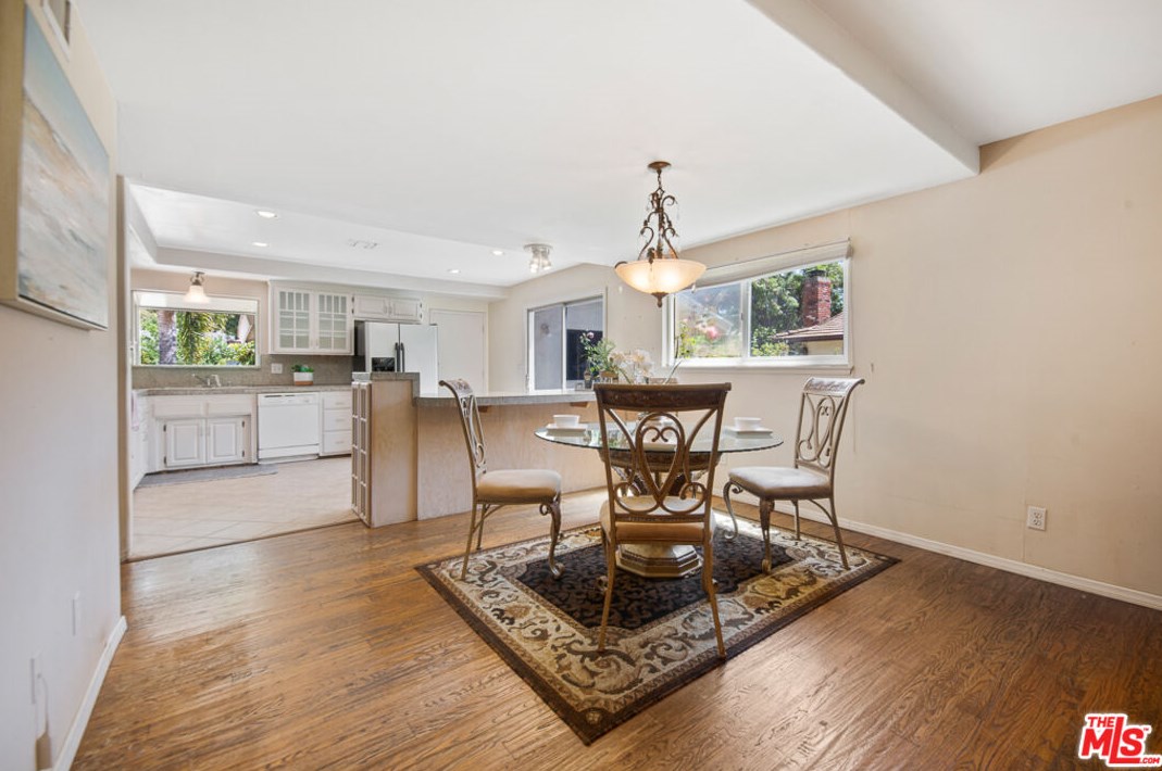 1527 Vly High Ave, Thousand Oaks CA 91362-1908 exterior