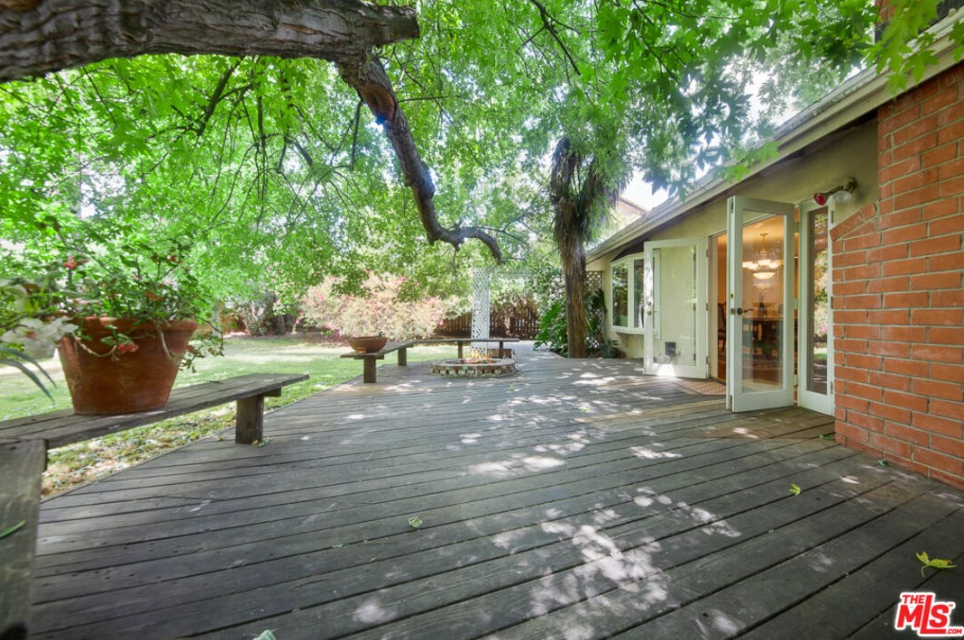 1527 Vly High Ave, Thousand Oaks CA 91362-1908 exterior