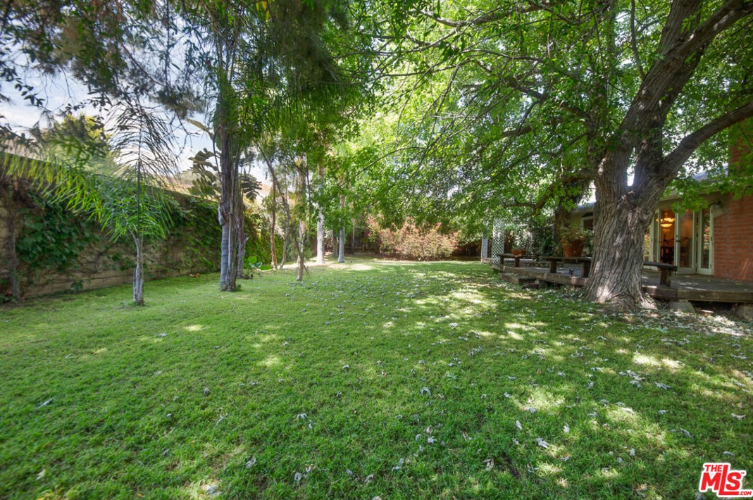 1527 Vly High Ave, Thousand Oaks CA 91362-1908 exterior