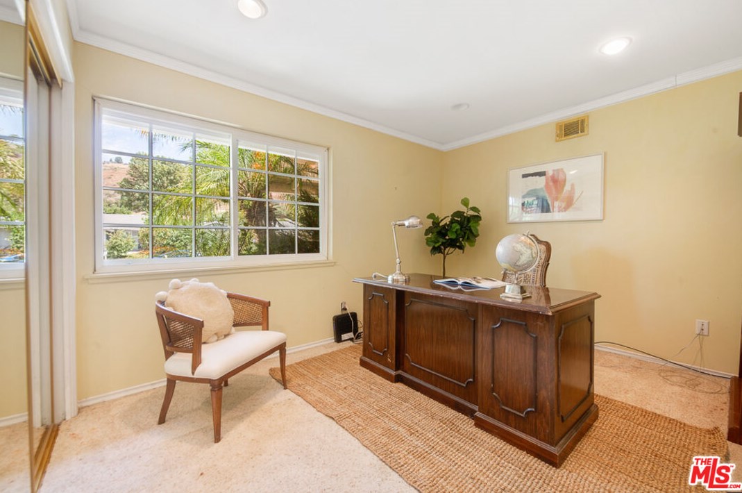 1527 Vly High Ave, Thousand Oaks CA 91362-1908 exterior