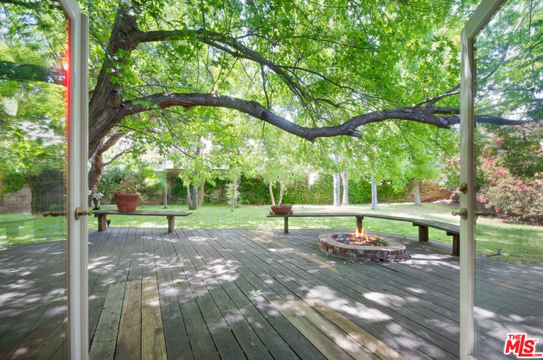 1527 Vly High Ave, Thousand Oaks CA 91362-1908 exterior