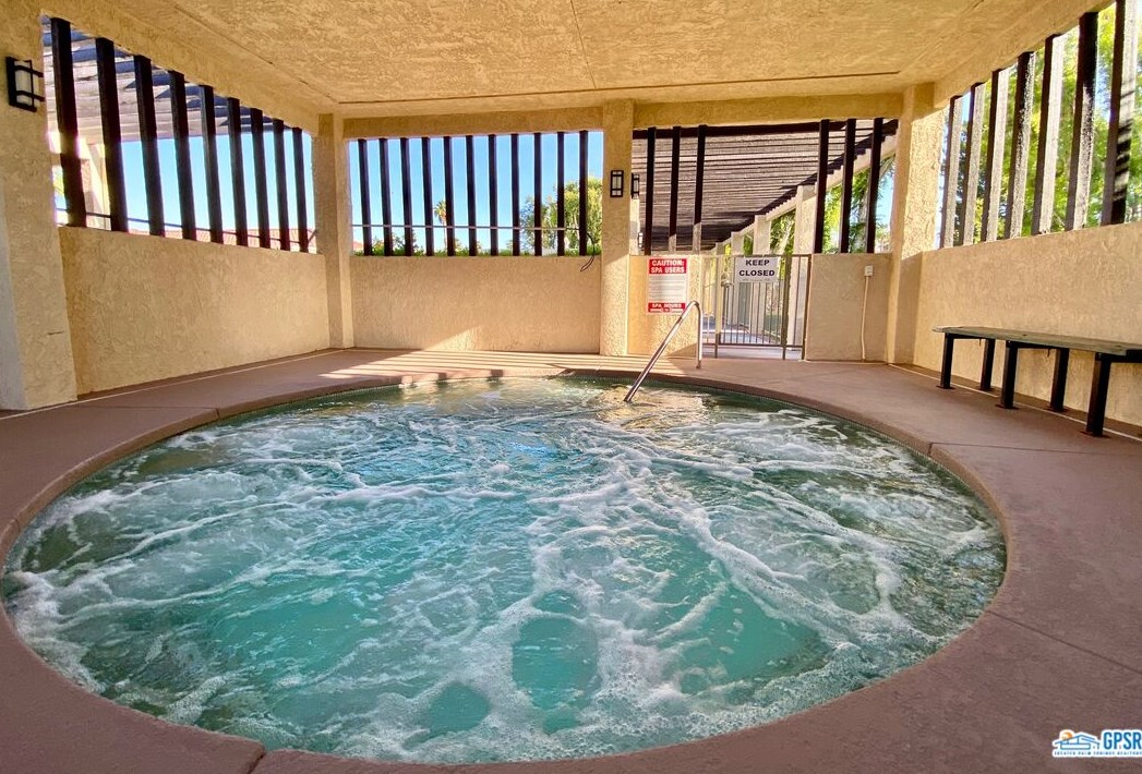 241 Settles Dr, Cathedral City CA  92234-6623 exterior