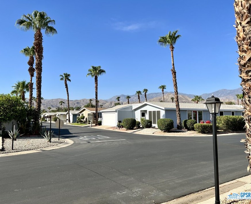 241 Settles Dr, Cathedral City CA  92234-6623 exterior