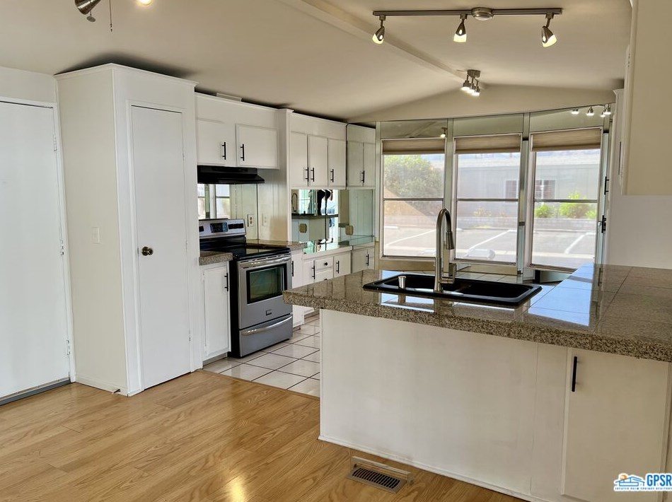 241 Settles Dr, Cathedral City CA  92234-6623 exterior