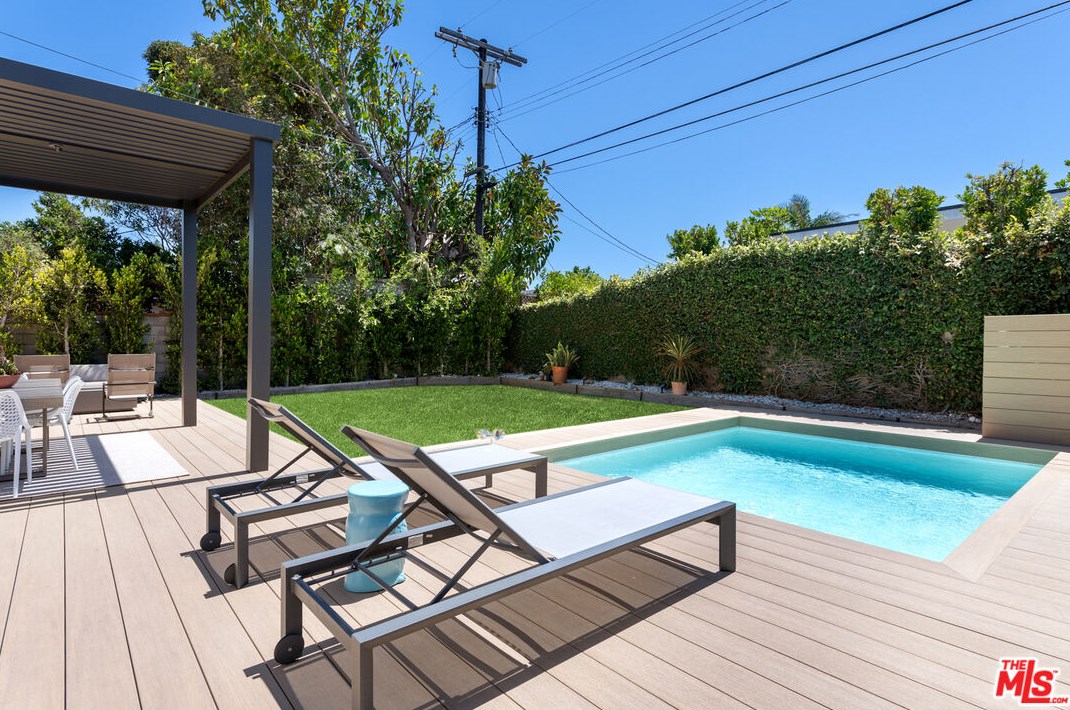 6562 Firebrand St, Los Angeles CA  90045-1211 exterior