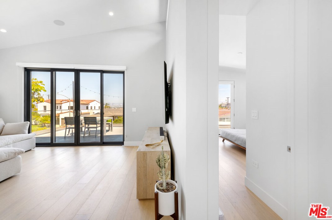 6562 Firebrand St, Los Angeles CA  90045-1211 exterior