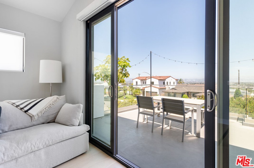 6562 Firebrand St, Los Angeles CA  90045-1211 exterior