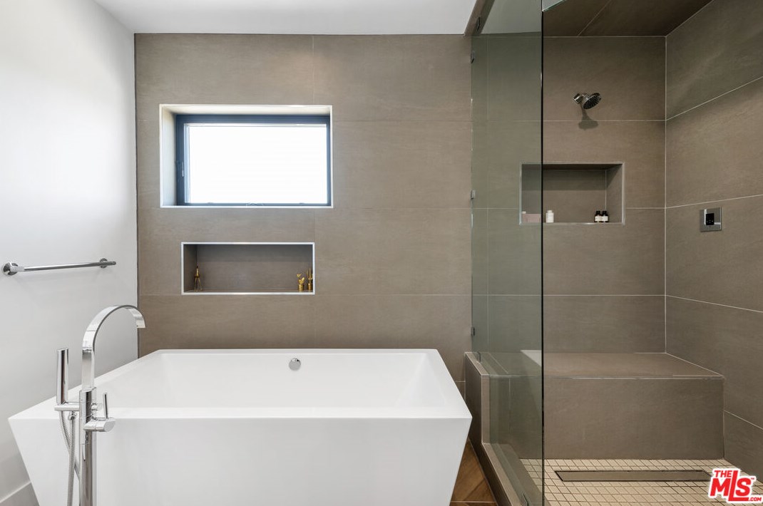 6562 Firebrand St, Los Angeles CA  90045-1211 exterior