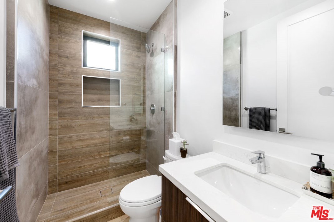 6562 Firebrand St, Los Angeles CA  90045-1211 exterior