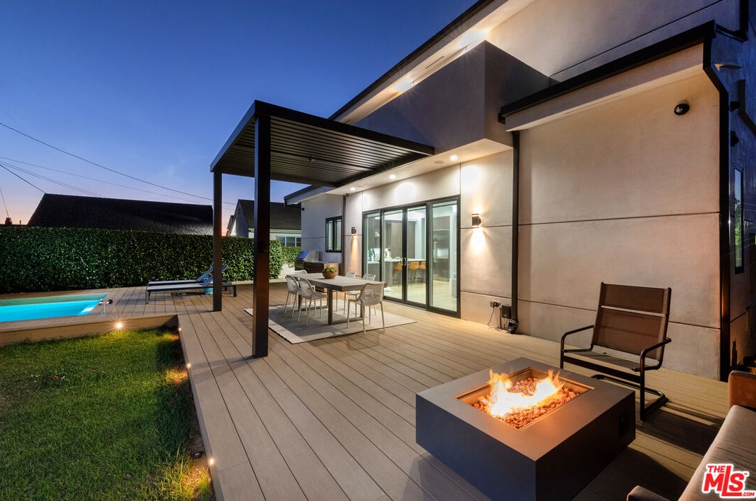 6562 Firebrand St, Los Angeles CA  90045-1211 exterior