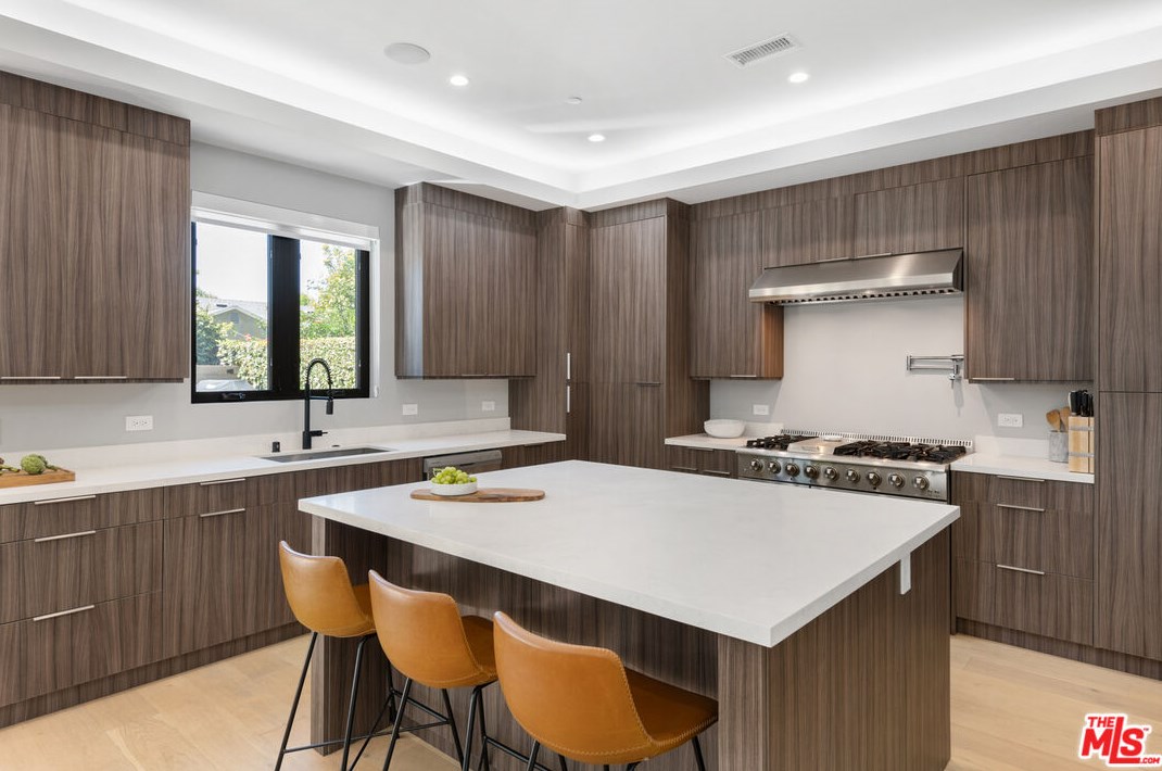 6562 Firebrand St, Los Angeles CA  90045-1211 exterior