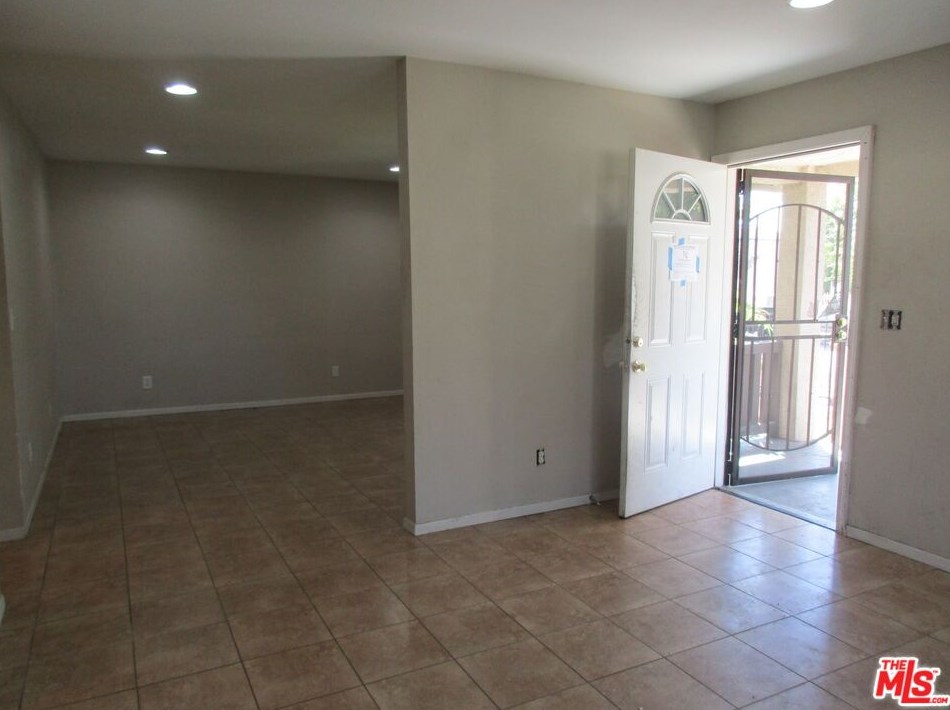 633 89th St, Los Angeles CA  90002-1602 exterior