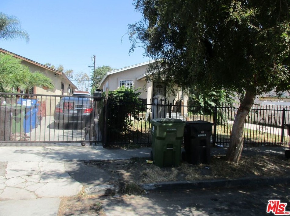 633 89th St, Los Angeles CA  90002-1602 exterior