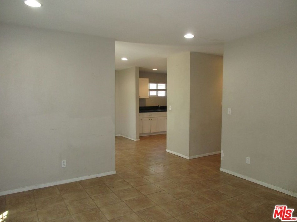 633 89th St, Los Angeles CA  90002-1602 exterior