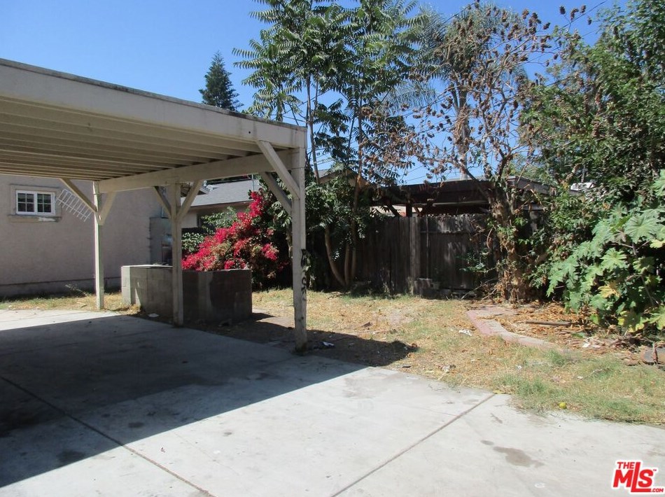 633 89th St, Los Angeles CA  90002-1602 exterior