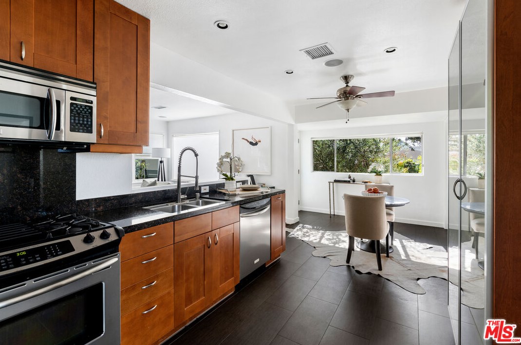 3564 Greenwood Ave, Los Angeles CA  90040-3319 exterior