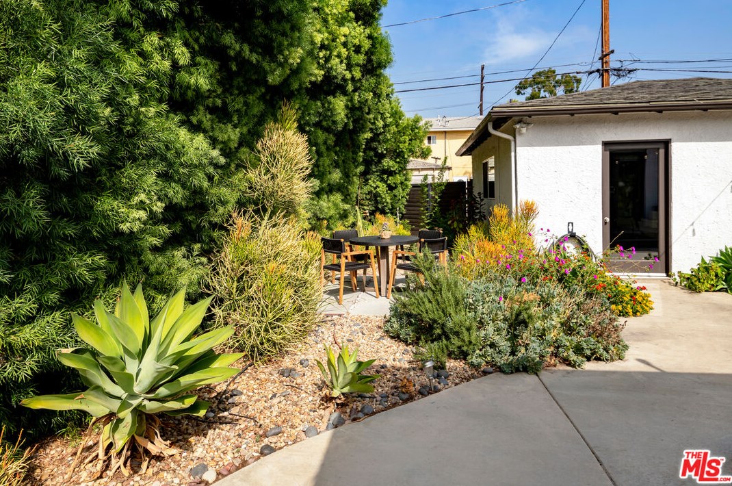 3564 Greenwood Ave, Los Angeles CA  90040-3319 exterior