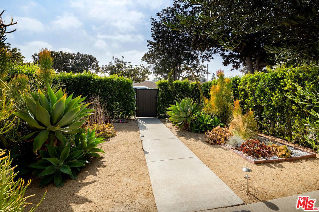 3564 Greenwood Ave, Los Angeles CA  90040-3319 exterior