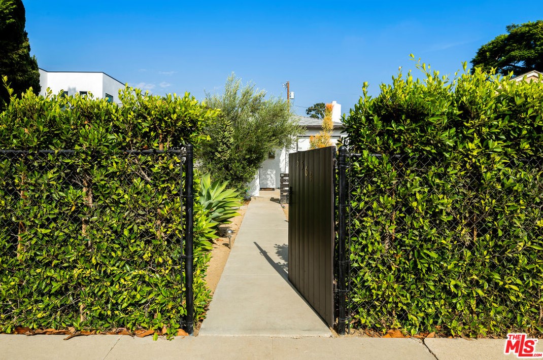 3564 Greenwood Ave, Los Angeles CA  90040-3319 exterior