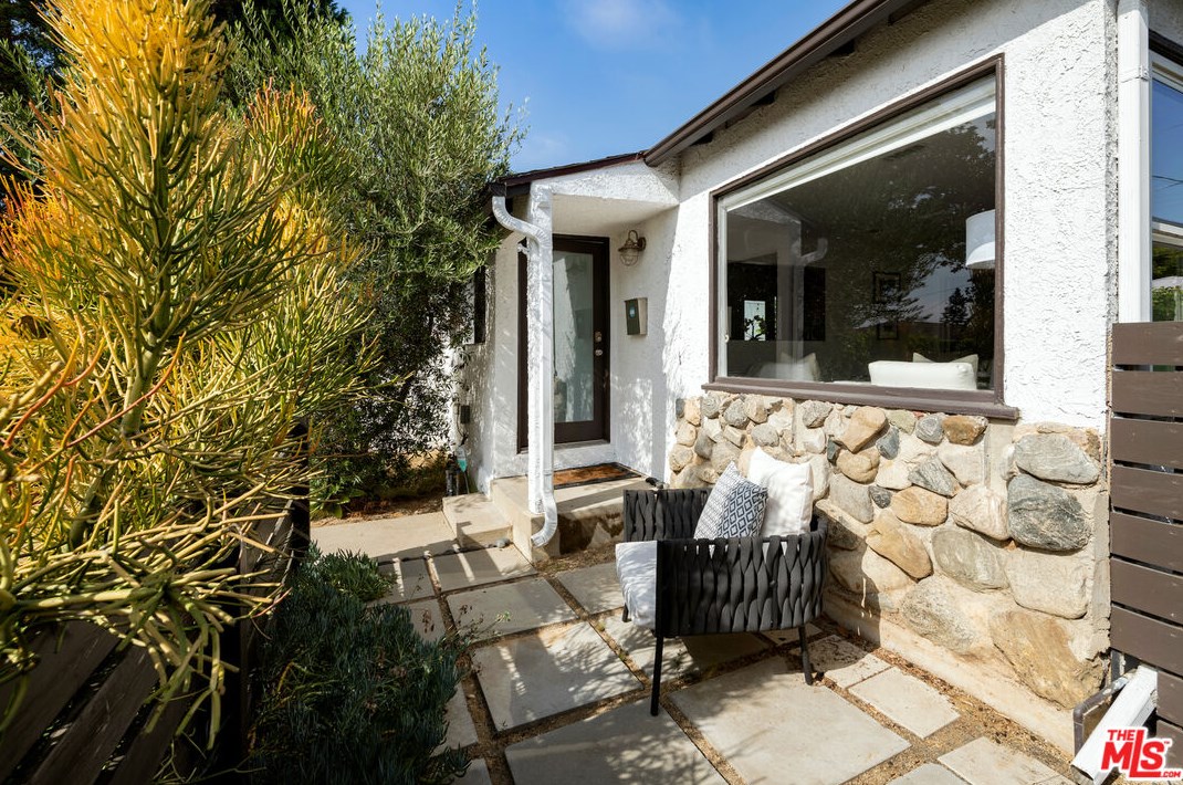 3564 Greenwood Ave, Los Angeles CA  90040-3319 exterior