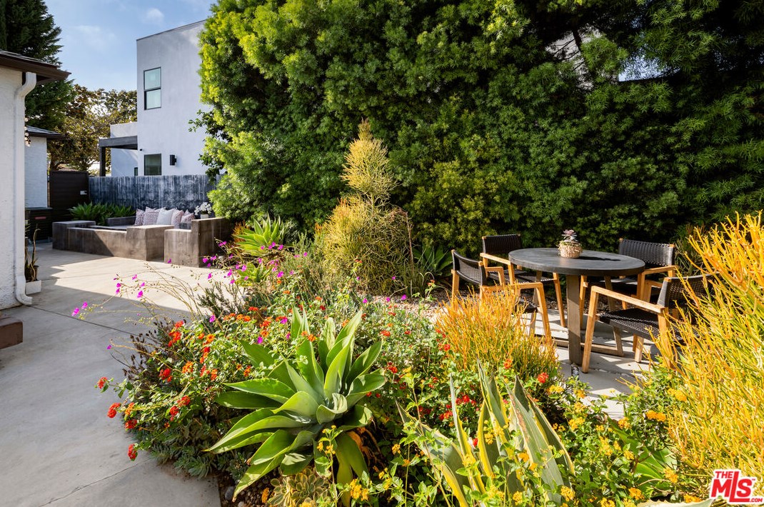 3564 Greenwood Ave, Los Angeles CA  90040-3319 exterior