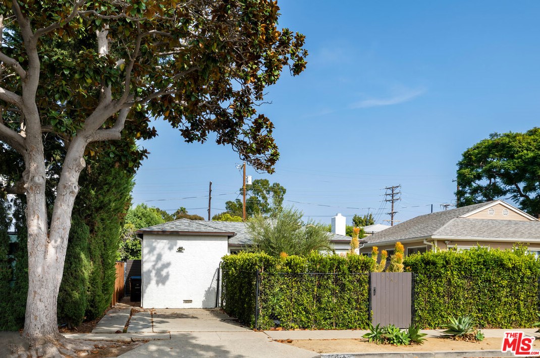 3564 Greenwood Ave, Los Angeles CA  90040-3319 exterior
