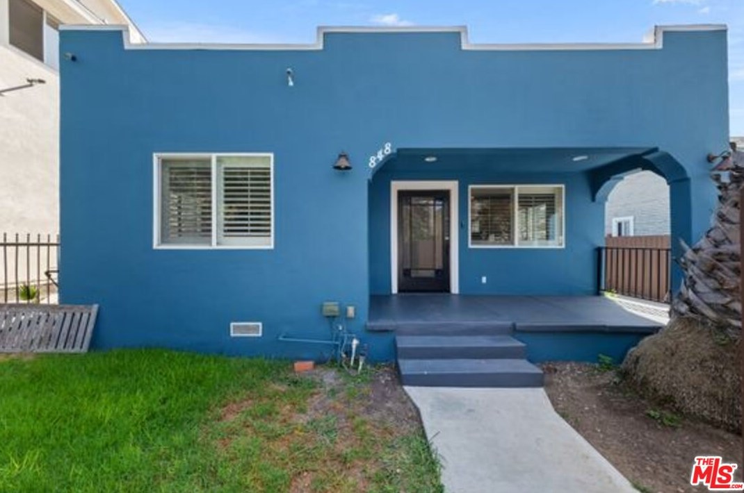 848 Ridgewood Pl, Los Angeles CA  90038-4329 exterior