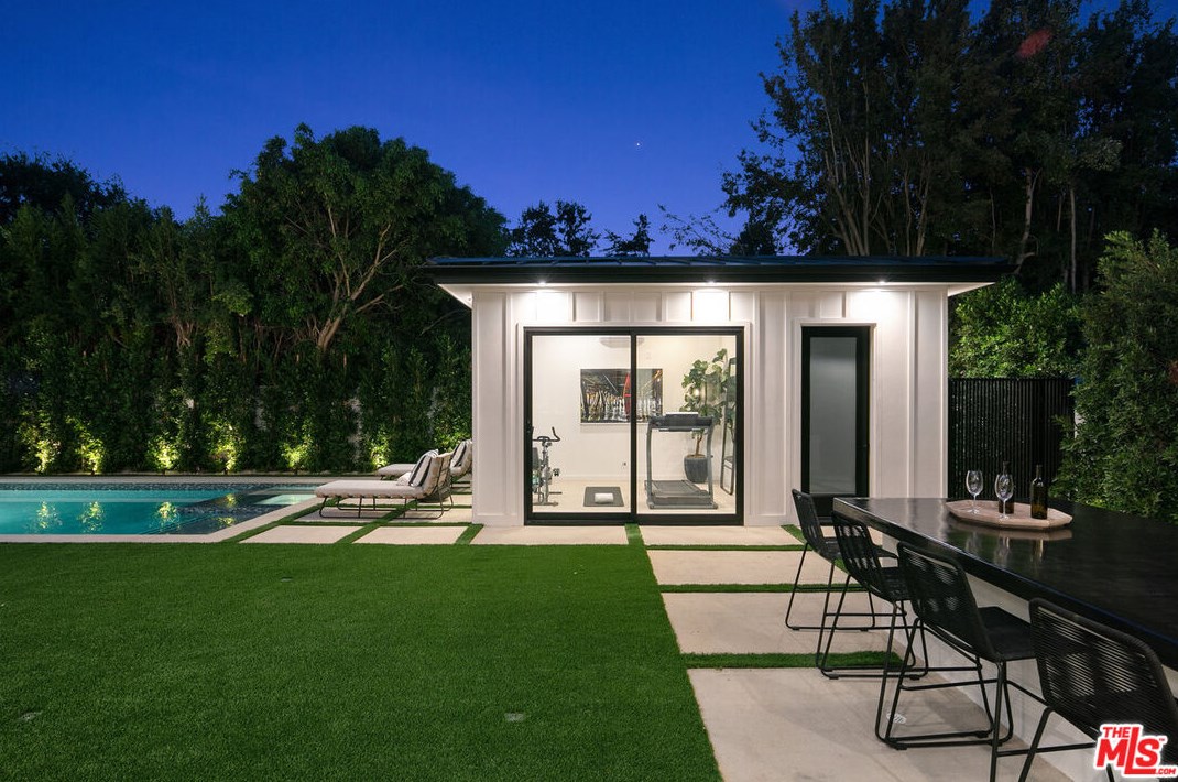 211 Veteran Ave, Los Angeles CA  90024-1950 exterior