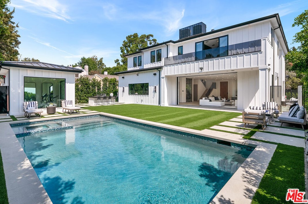 211 Veteran Ave, Los Angeles CA  90024-1950 exterior