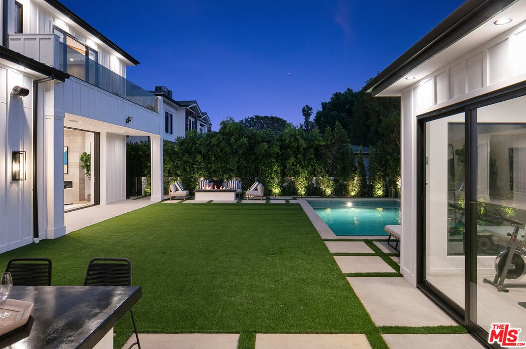 211 Veteran Ave, Los Angeles CA  90024-1950 exterior