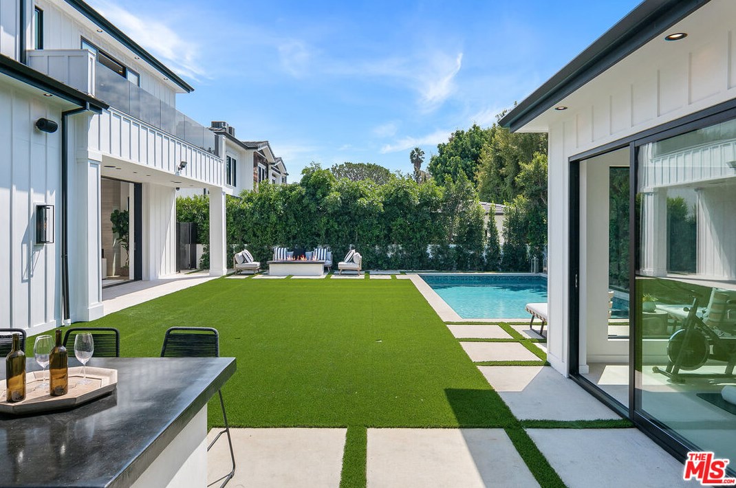211 Veteran Ave, Los Angeles CA  90024-1950 exterior