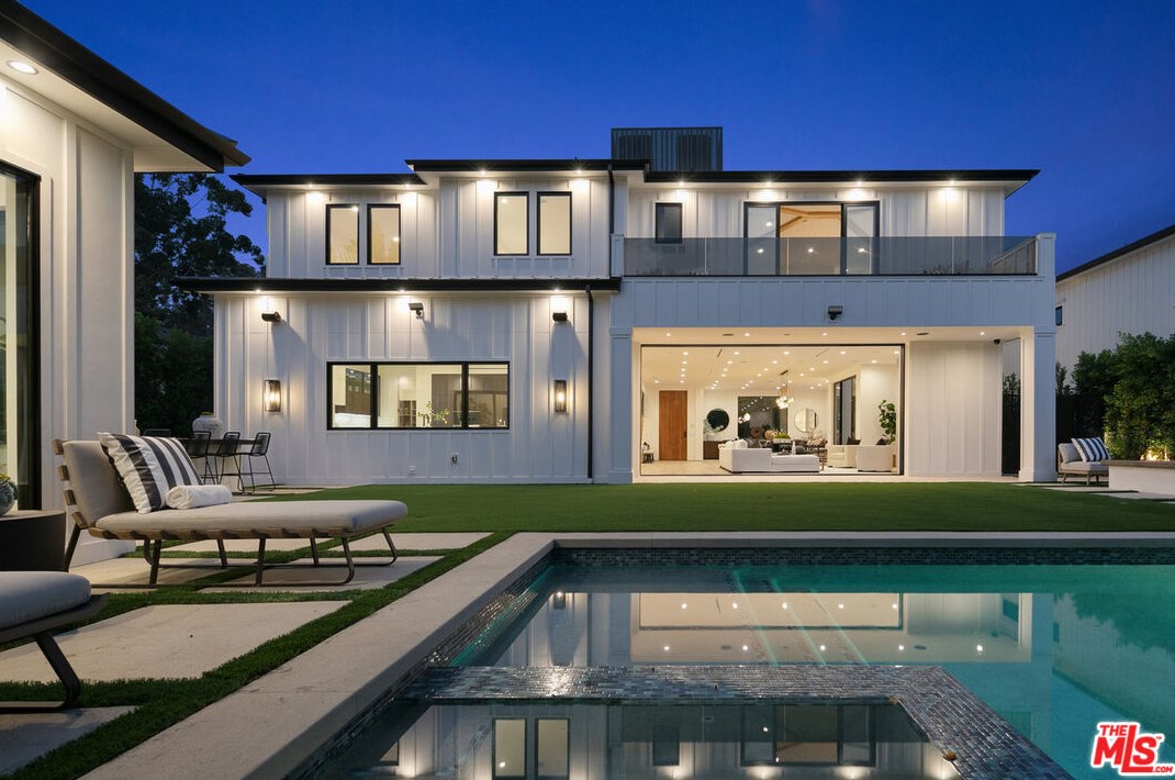 211 Veteran Ave, Los Angeles CA  90024-1950 exterior