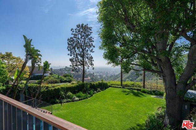 2439 Carman Crest Dr, Los Angeles CA  90068-2602 exterior