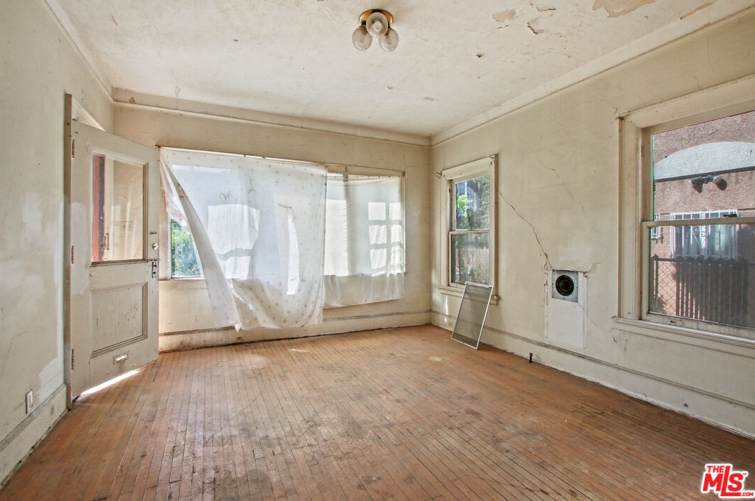 1036 Beacon Ave, Los Angeles CA  90015-1910 exterior