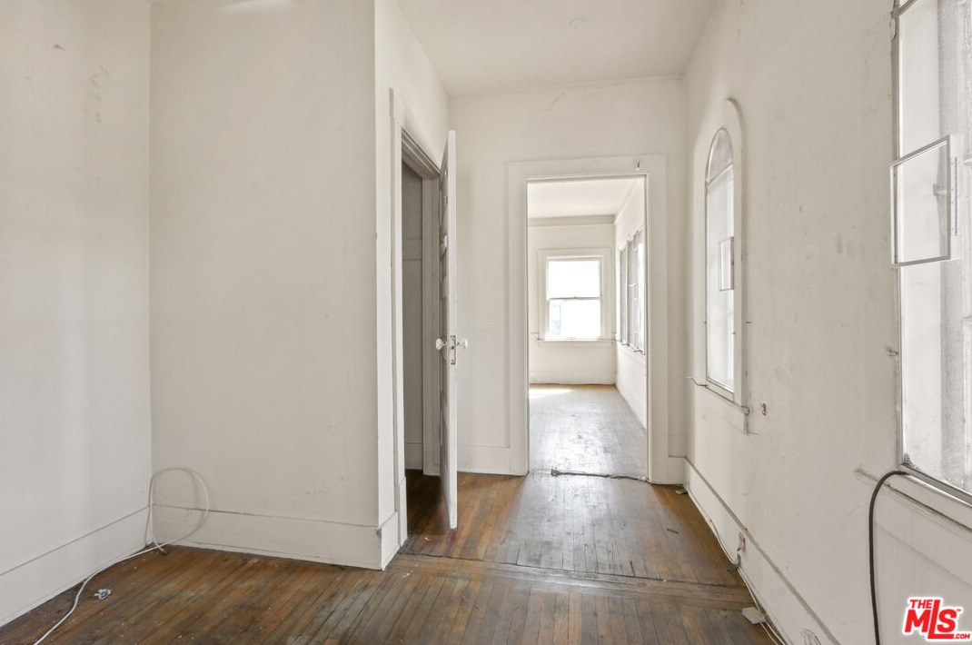 1036 Beacon Ave, Los Angeles CA  90015-1910 exterior
