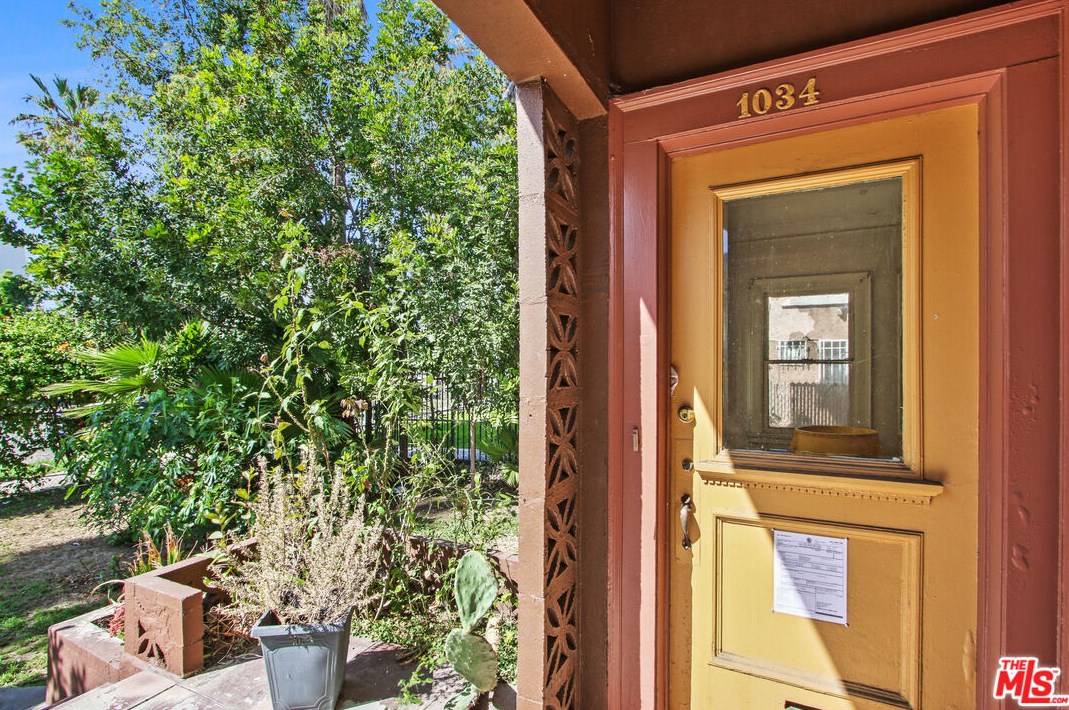 1036 Beacon Ave, Los Angeles CA  90015-1910 exterior