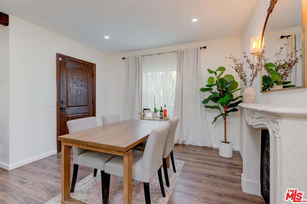 2100 Harcourt Ave, Los Angeles CA 90016-2312 exterior