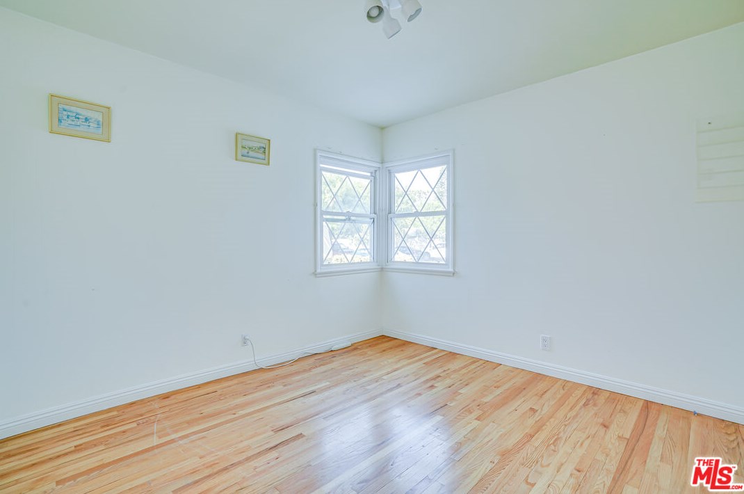 6919 Vanalden Ave, Los Angeles CA  91335-1135 exterior